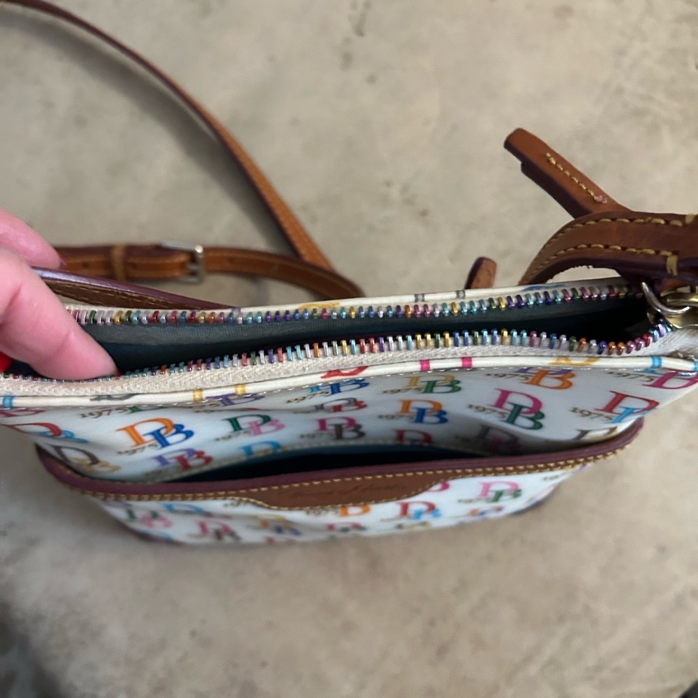 Dooney & Bourke Signature Rainbow Crossbody 1975 Print - Picture 4 of 8